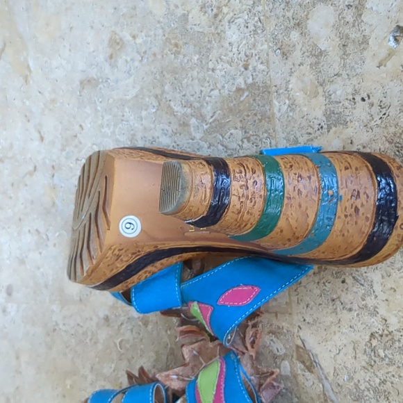 Shoes - Picture 3 of 4